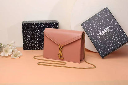 YSL

best quality 
with box
100 dhs🇦🇪🇦🇪

size21CM

Zain290
♥️♥️♥️