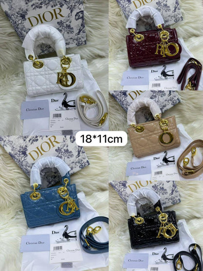 🌟 Dior Joy

1️⃣ First quality ＋🎁

Size : 18 * 11 * 7 cm
90 dhs💓

with box🎁

Zain115
♥️♥️♥️