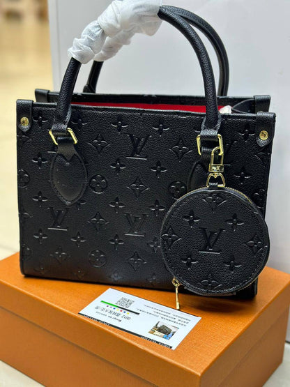 LV
Size 25cm
110 dhs✅
With box 📦

Zain70
♥️♥️♥️