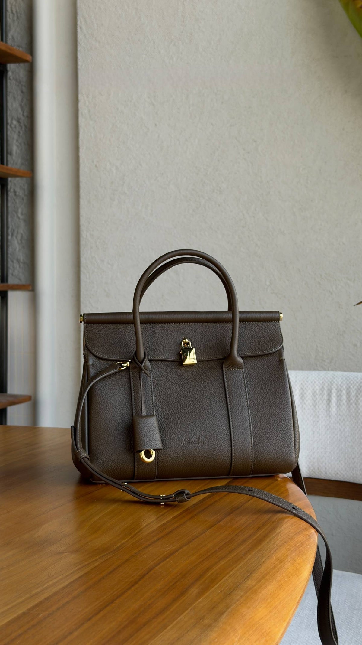 New collection ⚜️
LORO PIANA 🤎
VIP quality 💎
Loom bag L25 ✨
Size : 25 cm
For Price 👇 WhatsApp✅
0568585901 
0507557372
0552275751 Owner Zain 👌

Zain336
♥️♥️♥️