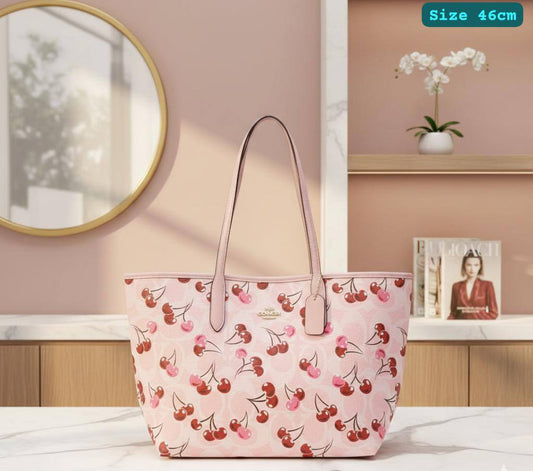 Coach
Good quality 

with box 
🎁🎁🎁

110 dhs🪙🌺

Zain186
♥️♥️