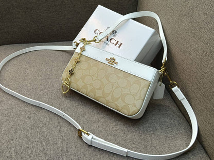 Coach
75 dhs❣️

with box
🎁🎁🎁

size 23cm

Zain26
♥️♥️♥️