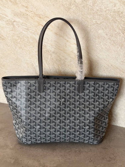 𝐆𝐨𝐲𝐚𝐫𝐝 𝐀𝐫𝐭𝐨𝐢𝐬
 𝐏𝐌 𝐁𝐚𝐠 
𝐖𝐢𝐭𝐡 𝐓𝐨𝐩 𝐙𝐢𝐩 

For Price 👇 WhatsApp✅
0568585901 
0507557372
0552275751 Owner Zain 👌

ZainETAG 4
♥️♥️♥️