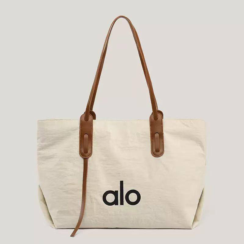 🌟 Alo Tote
1️⃣ First quality 
Size : 48 * 32 cm
65 dhs🪙🌨️

Zain115
♥️♥️♥️