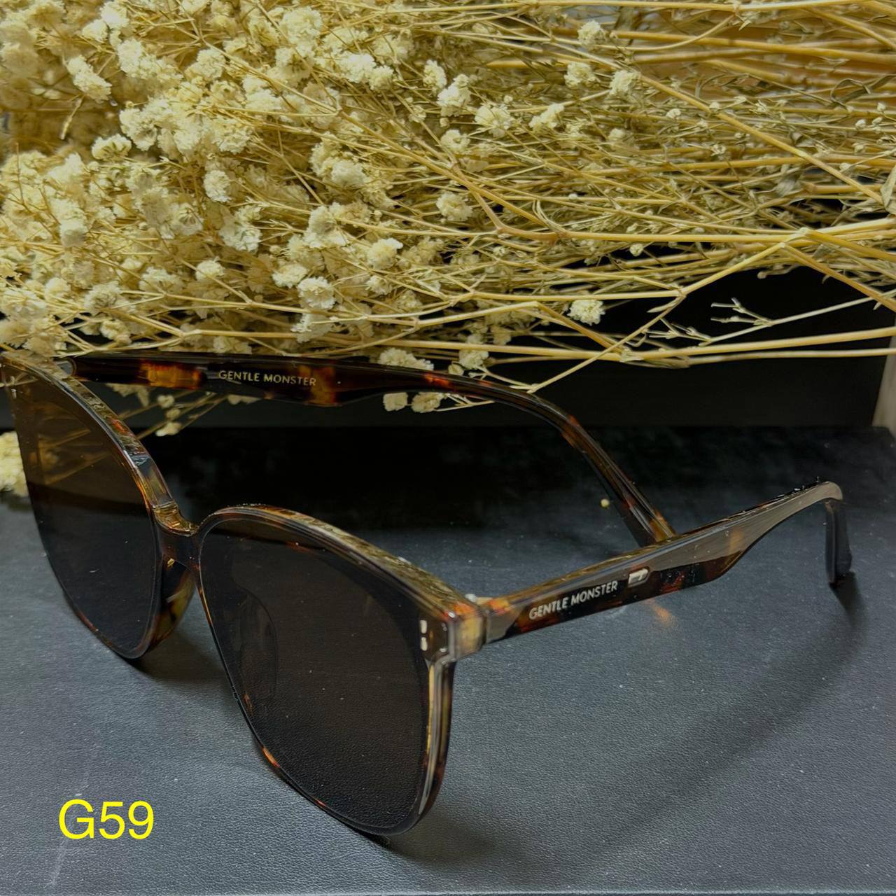 GENTLE Monster 👿*
Sunglasses 🕶️ 
Copy one 1️⃣ 
With master box 🗃️ 
50 dhs💓

Zain216
♥️♥️♥️
