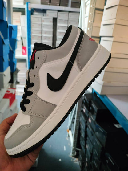 Nike
Size 36 to 45
60 dhs🪙🌨️

Zain05
♥️♥️♥️