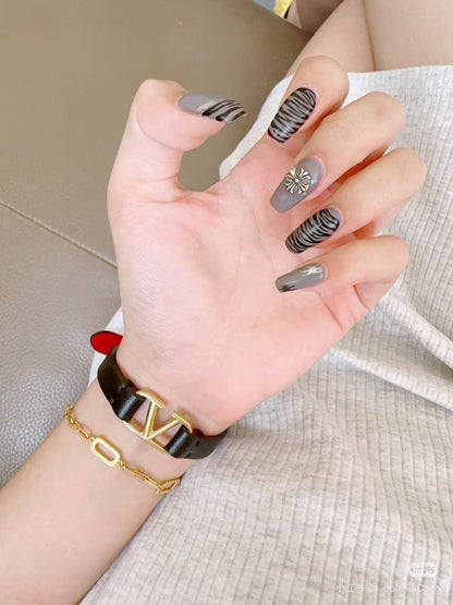 Valentino
💜*bracelet*💜
💜*Super master*💜
220 dhs🪙💕

Zain160
♥️♥️♥️