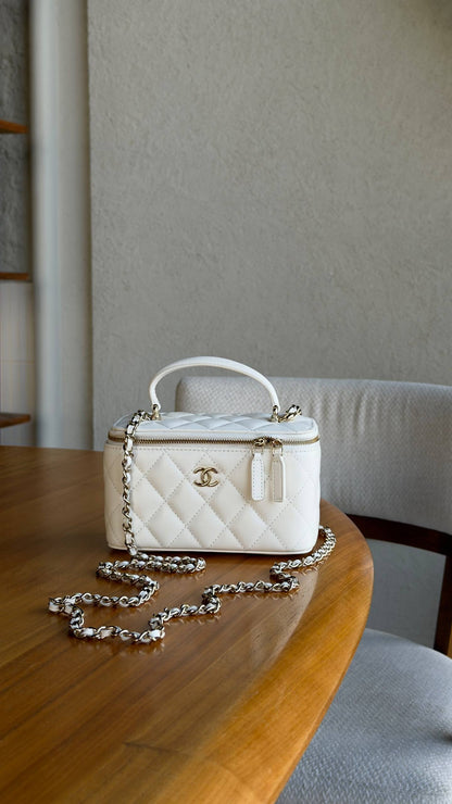 New collection ⚜️
CHANEL 💚
VIP quality 💎
Chanel Vanity with chain ✨
Size : 16 cm
For Price 👇 WhatsApp✅
0568585901 
0507557372
0552275751 Owner Zain 👌

Zain336
♥️♥️♥️