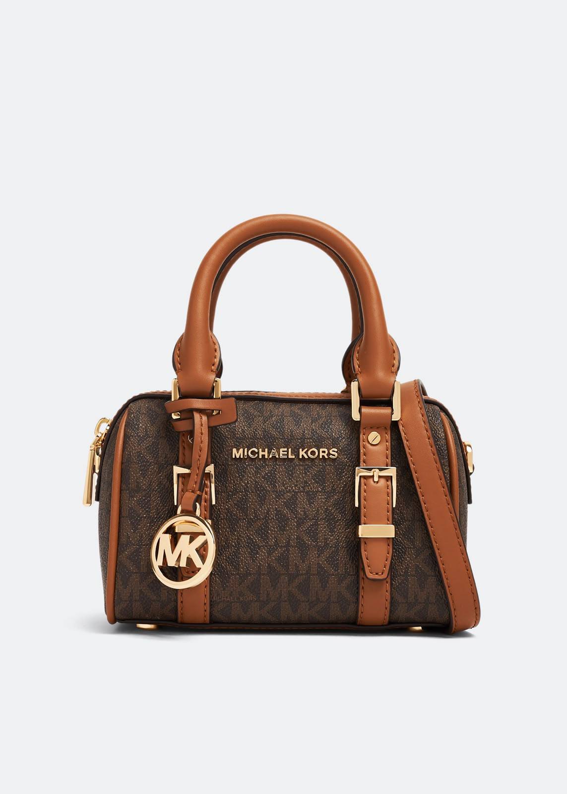 MK

Good quality 
Size:19*cm
100 dhs🇦🇪🇦🇪🇦🇪

With box 📦

Zain70
♥️♥️♥️