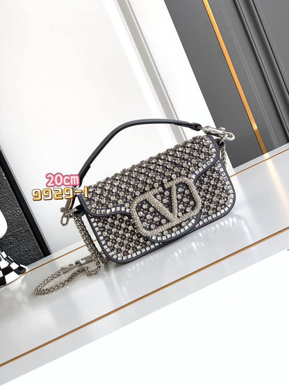 Valentino 
Master
   20Cm With Box🎁
420 dhs✅

Zain131
♥️♥️♥️