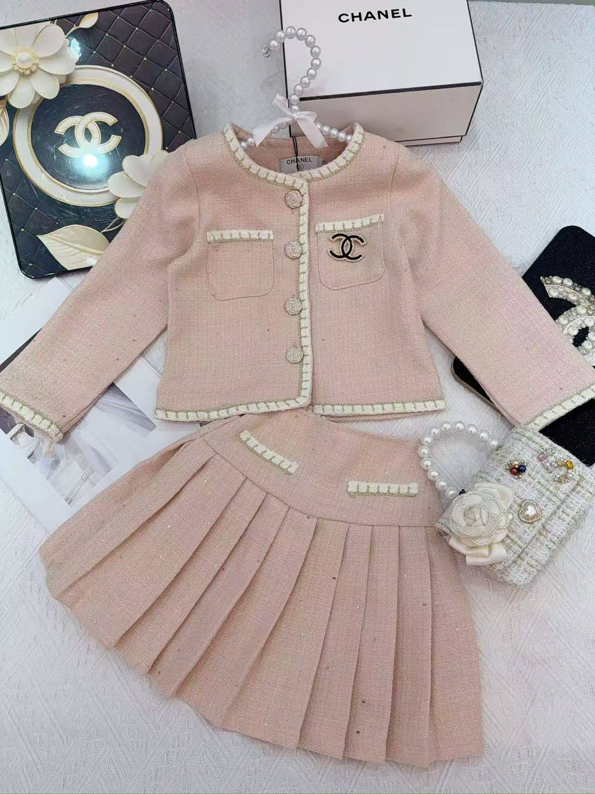 Chanel
3-13y 
190 dhs🗽

Zain151
♥️♥️♥️