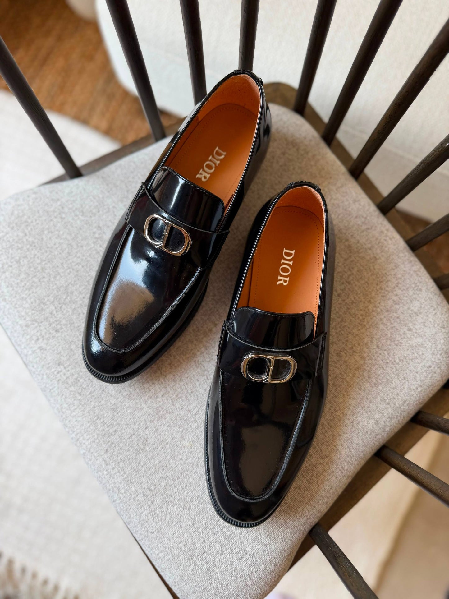 Christian Dior
*AAA QUALITY*
*size: 40 to 46*
550 dhs✅

Zain185
♥️♥️♥️