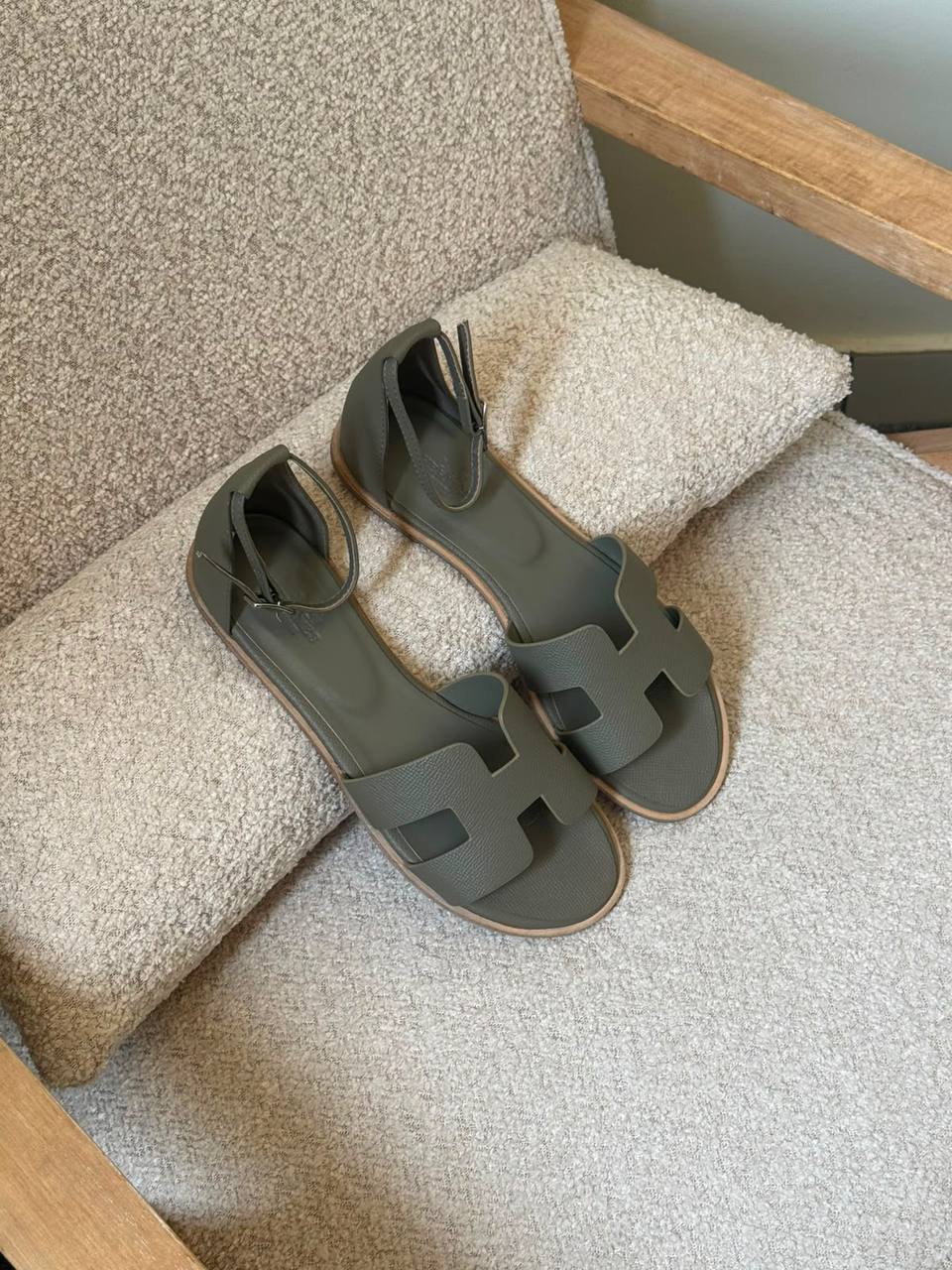 Hermes 🖤
✨ 𝐀𝐯𝐚𝐢𝐥𝐚𝐛𝐥𝐞 𝐍𝐨𝐰
✨ 𝐒𝐢𝐳𝐞𝐬: 𝟑𝟔 — 𝟒𝟏
450 dhs💓

Zain298
♥️♥️♥️