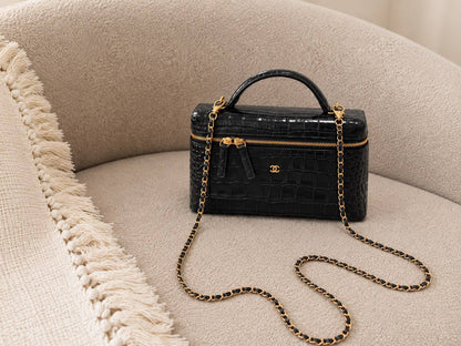 CHANEL  
SUPER MASTER QUALITY 
AVAILABLE 

For Price 👇 WhatsApp✅
0568585901 
0507557372
0552275751 Owner Zain 👌

Zain322
♥️♥️♥️