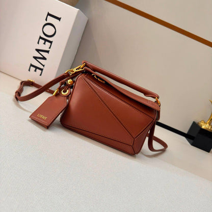Loewe supper master quality ❤️
new collection ❤️
Available ✨💕
With full packing 📦
For Price 👇 WhatsApp✅
0568585901 
0507557372
0552275751 Owner Zain 👌

Zain251
♥️♥️♥️