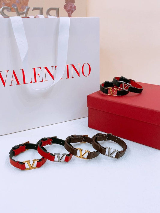 Valentino
💜*bracelet*💜
💜*Super master*💜
220 dhs🪙💕

Zain160
♥️♥️♥️