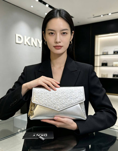 AVAILABLE 
Dkny PUNCH 

WITH BOX 
90 dhs🇦🇪🇦🇪

Zain169
♥️♥️♥️