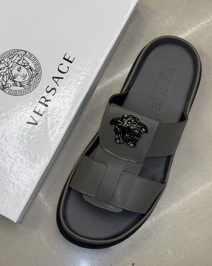 Versace 

110 dhs🇦🇪🇦🇪

40 TO 45

Zain183
♥️♥️♥️