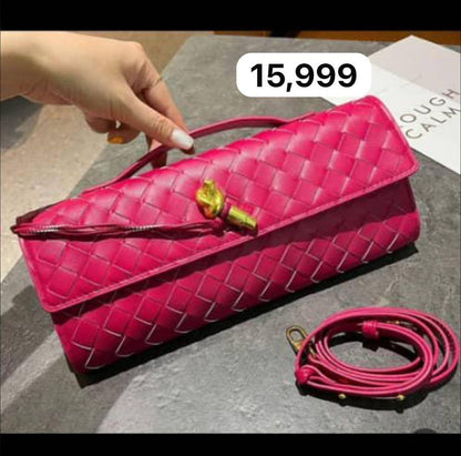 Bottega

High quality

With box 

105 dhs💓

Zain50
♥️♥️♥️