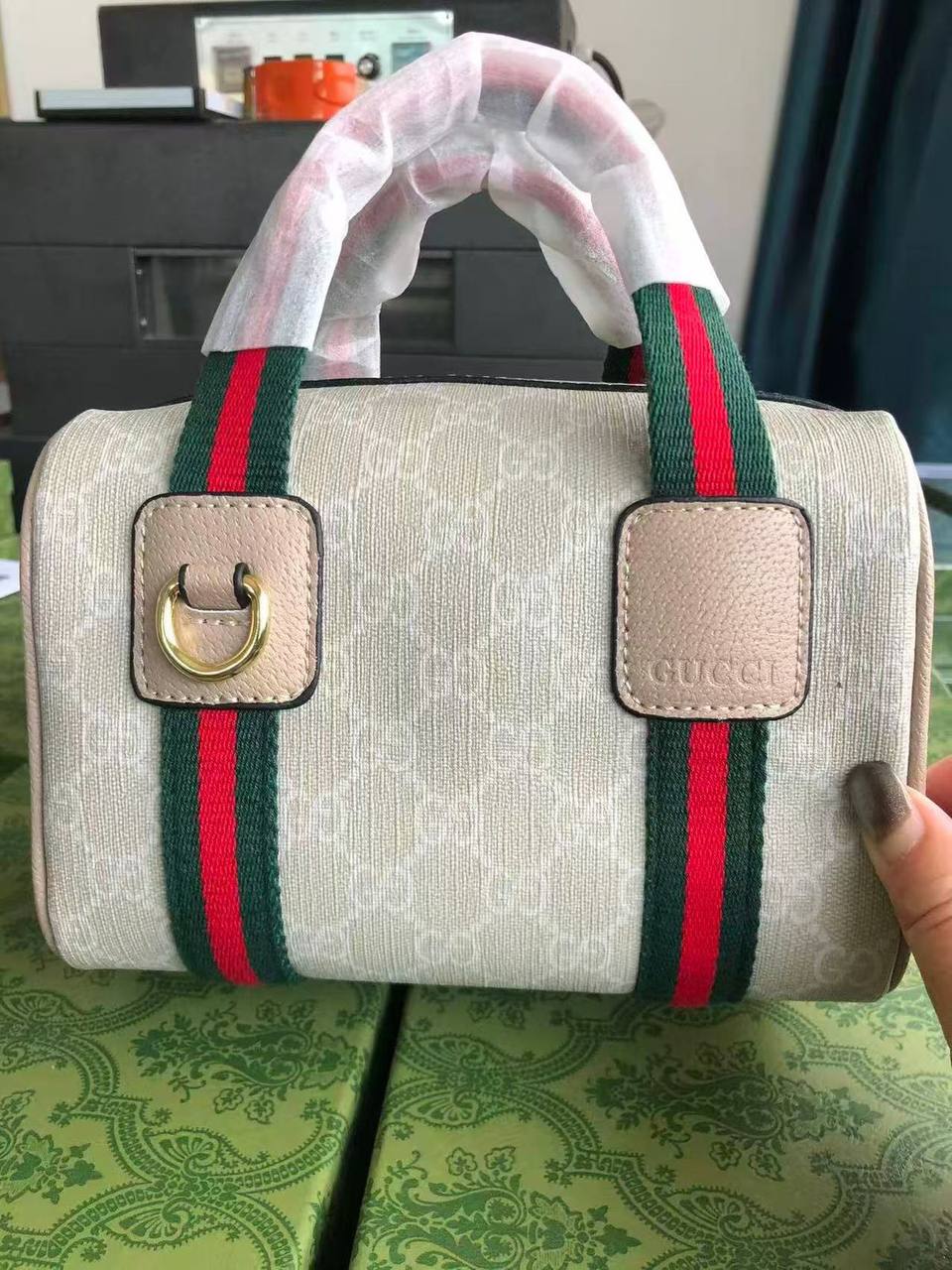 Gucci
High quality 
with box 
🎁🎁🎁

105 dhs🪙💕

Zain136
♥️♥️♥️