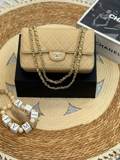 Chanel 
Master ❣️❣️
25Cm With Box 💼
Caviar Silver&Gold Hardware 
250 dhs🇦🇪🇦🇪

Zain131
♥️♥️♥️
