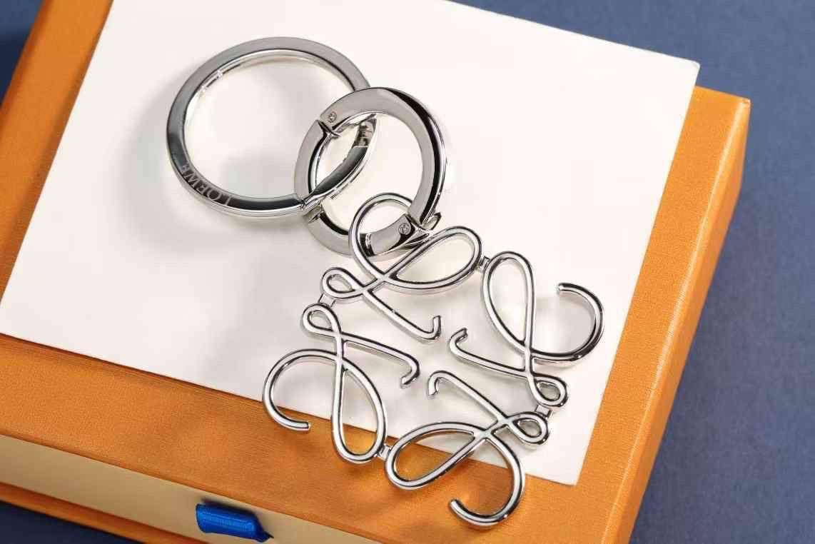 KEY CHAIN &
BAG CHARM
MASTER💫✨🌟
70 DHS💓
WITH GOOD BOX AND PAPER BAG🎁🛍️

Zain89
♥️♥️♥️