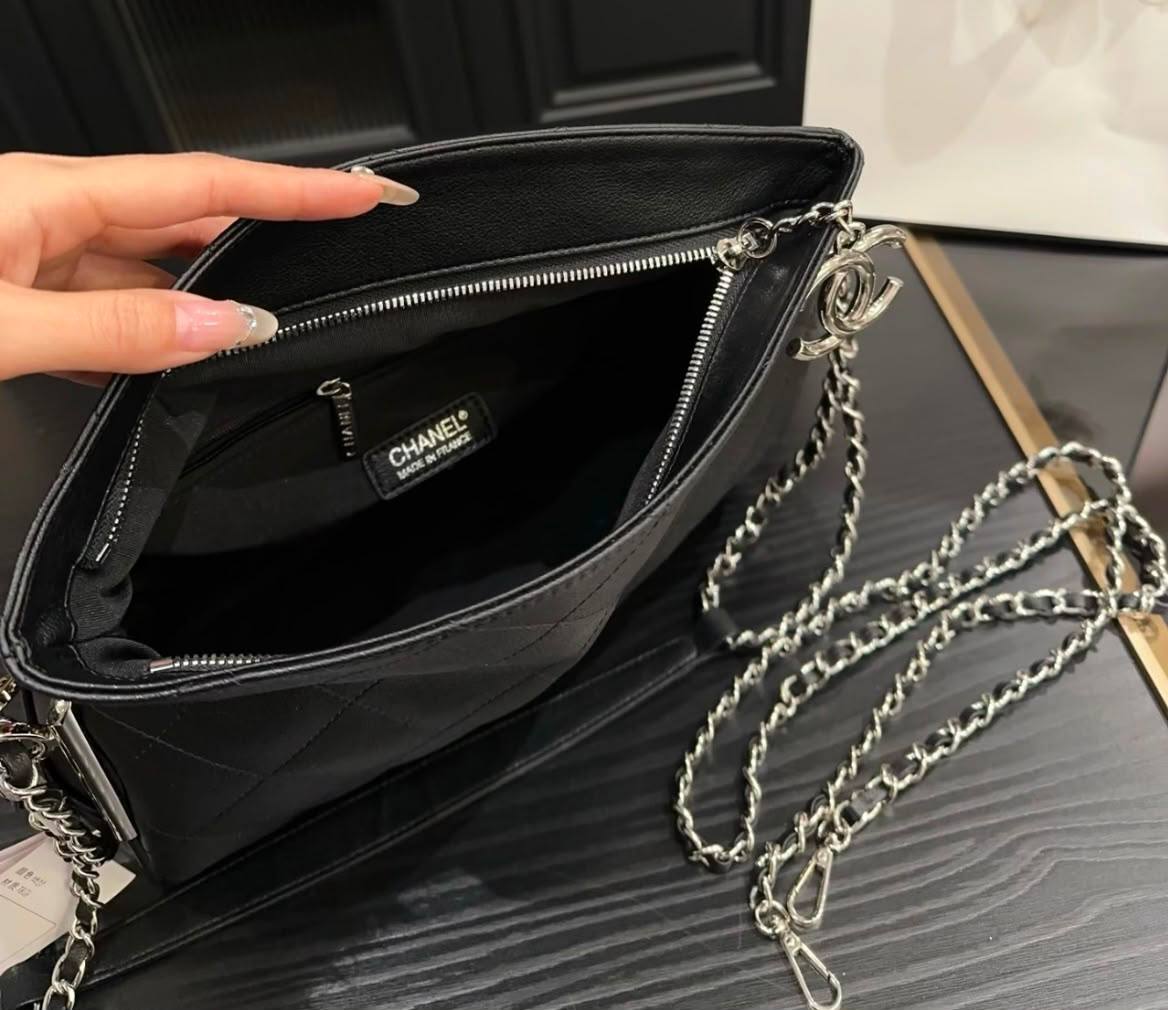 Chanel


Big 120 dhs
size 35×12×23cm


Small 110 dhs
size 30×11×20cm

Zain213
♥️♥️♥️