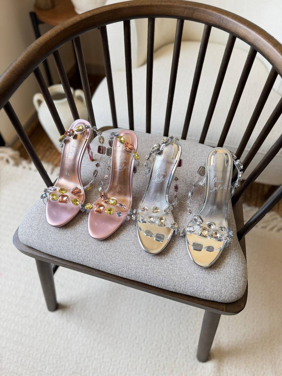 Louboutin
𝑨𝑨𝑨 𝑸𝒖𝒂𝒍𝒊𝒕𝒚
𝑺𝒊𝒛𝒆 35 𝒕𝒐 42 
550 dhs✅

Zain81
♥️♥️♥️