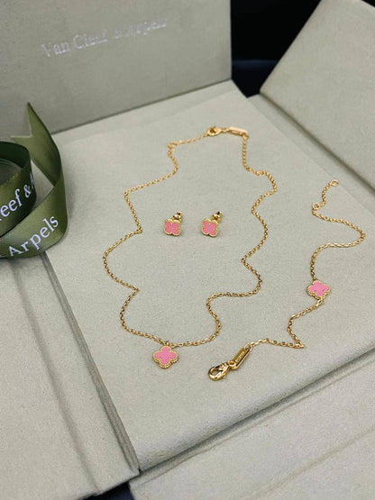 MINI SET 
NECKLACE BRACELET 
EARRINGS
VANCLEAF
MASTER✨💫

110 dhs🇦🇪🇦🇪

WITH BOX AND PAPER BAG🛍️🎁
Zain89
♥️♥️♥️