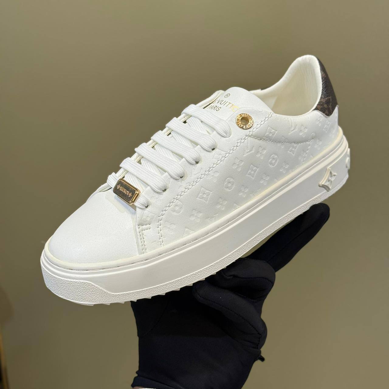 LV SHOES 👟 
Size 36-41
140 dhs🪙🖤

Zain40
♥️♥️♥️