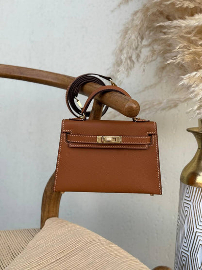 HERMES
19cm
340 dhs✅
Top quality 
With box🎁

Zain167
♥️♥️♥️