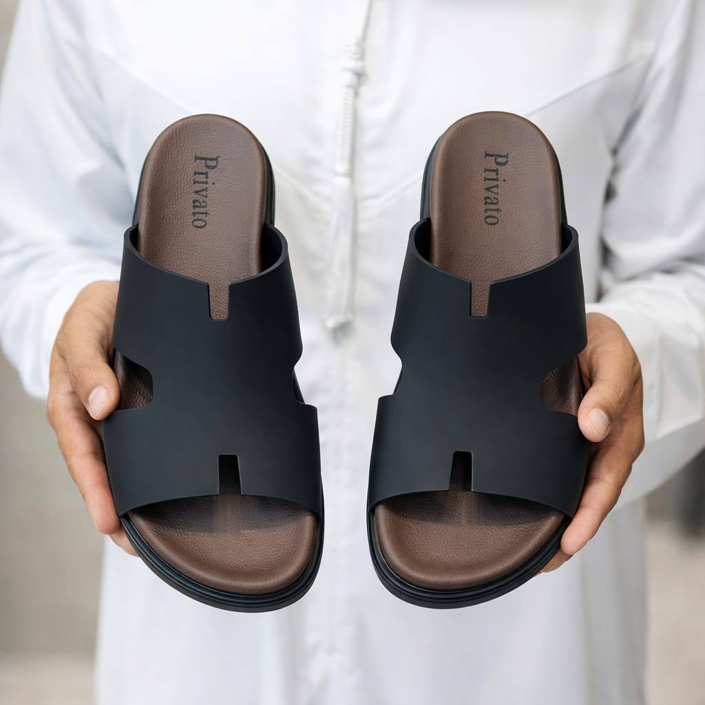 slippers for men good quality  with box and paper bag size available (40to46) 6to12) 
180 dhs❣️

Zain59
♥️♥️♥️