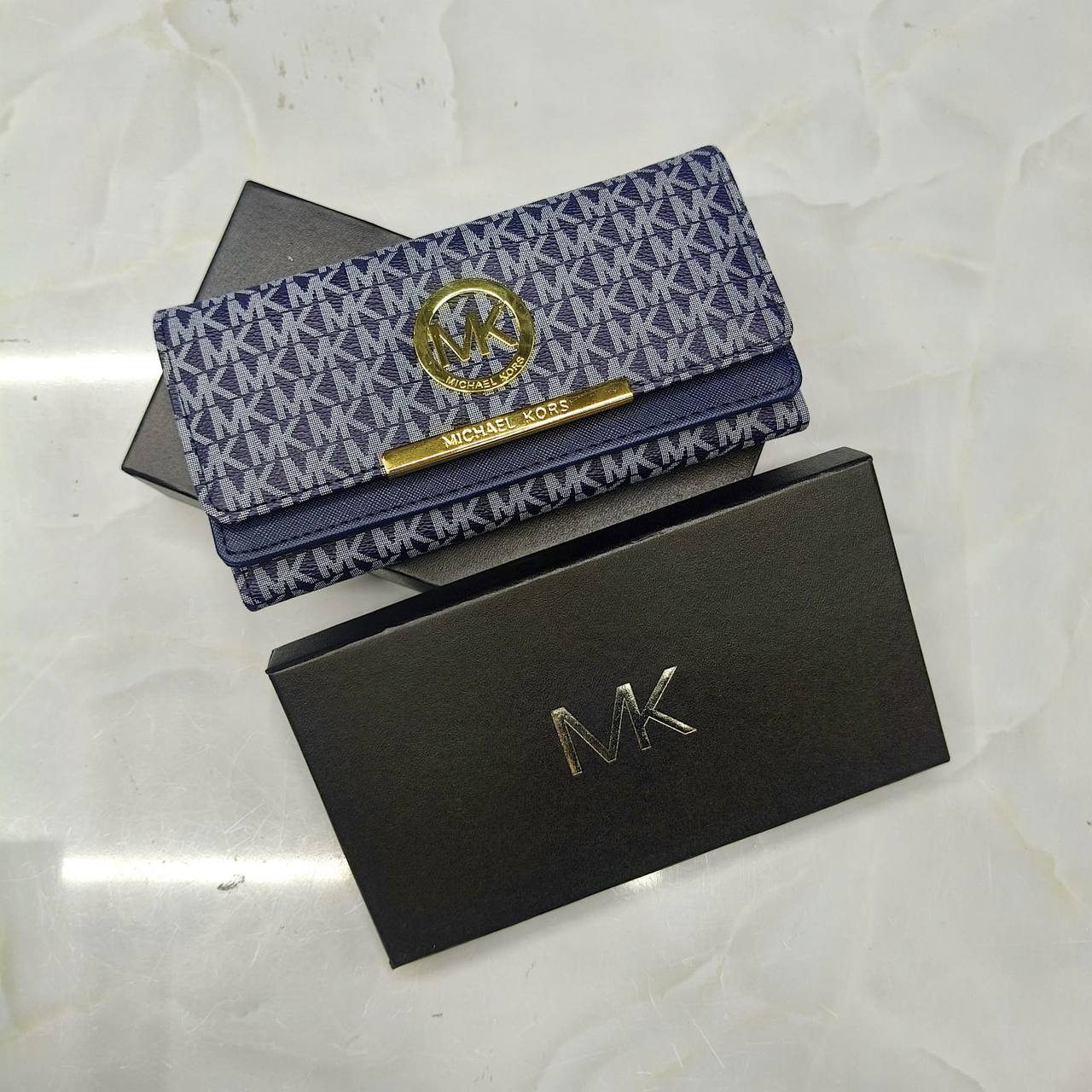 𝗟𝗢𝗡𝗚 𝗧𝗥𝗜-𝗙𝗢𝗟𝗗 𝗪𝗔𝗟𝗟𝗘𝗧
ᴡɪᴛʜ BOX

40 dhs💓

Zain31
♥️♥️♥️