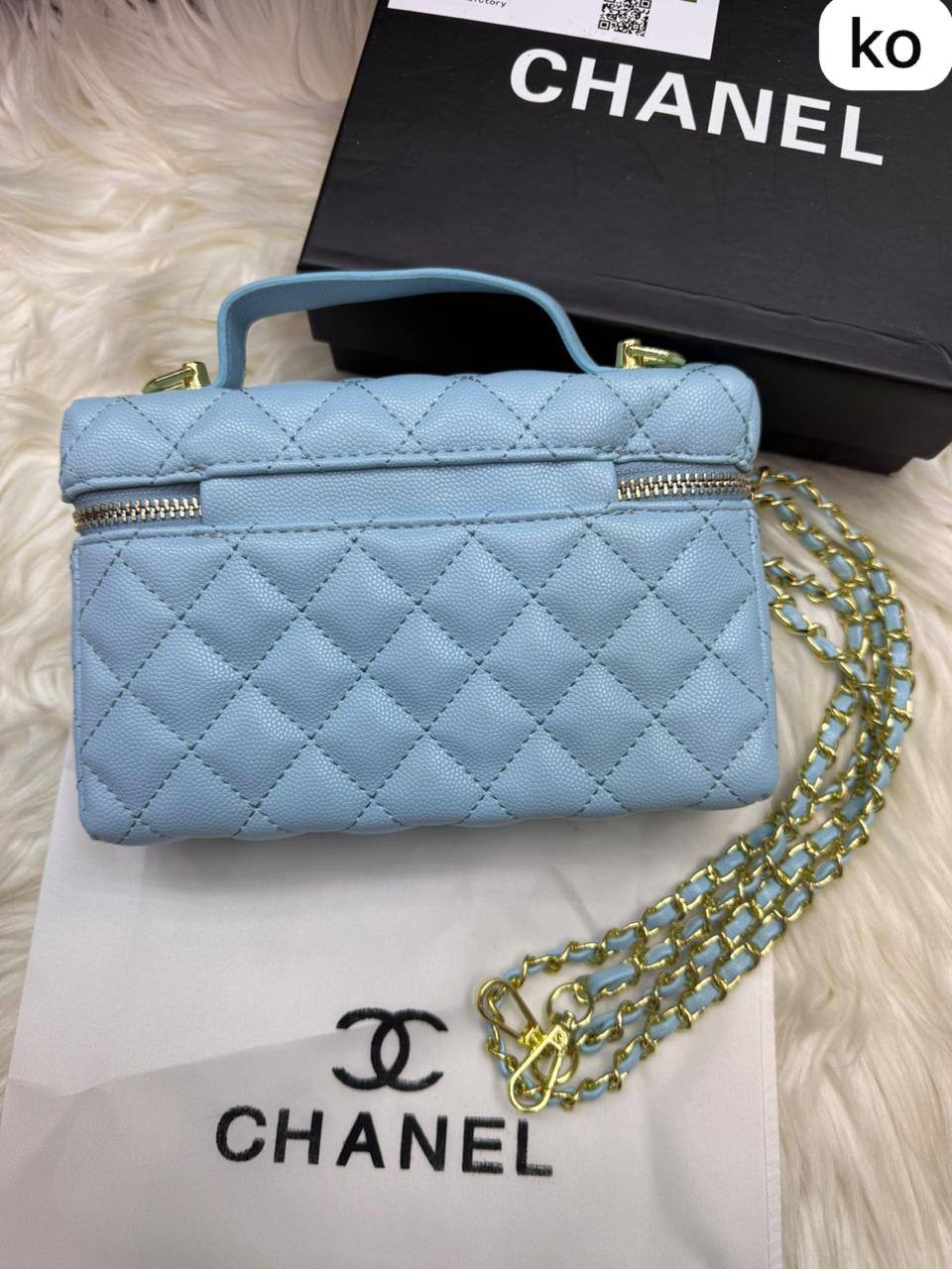 Chanel LP 

Size :  19 * 13  cm

80 dhs🪙💕

with box 🎁

Zain115
♥️♥️♥️