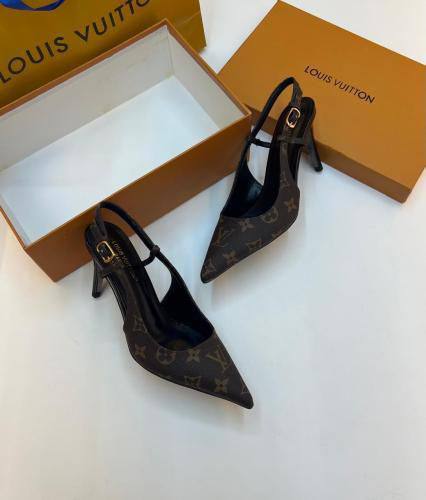 LV
7cm heel
Size 36-41
120 dhs✅

Zain21
♥️♥️♥️