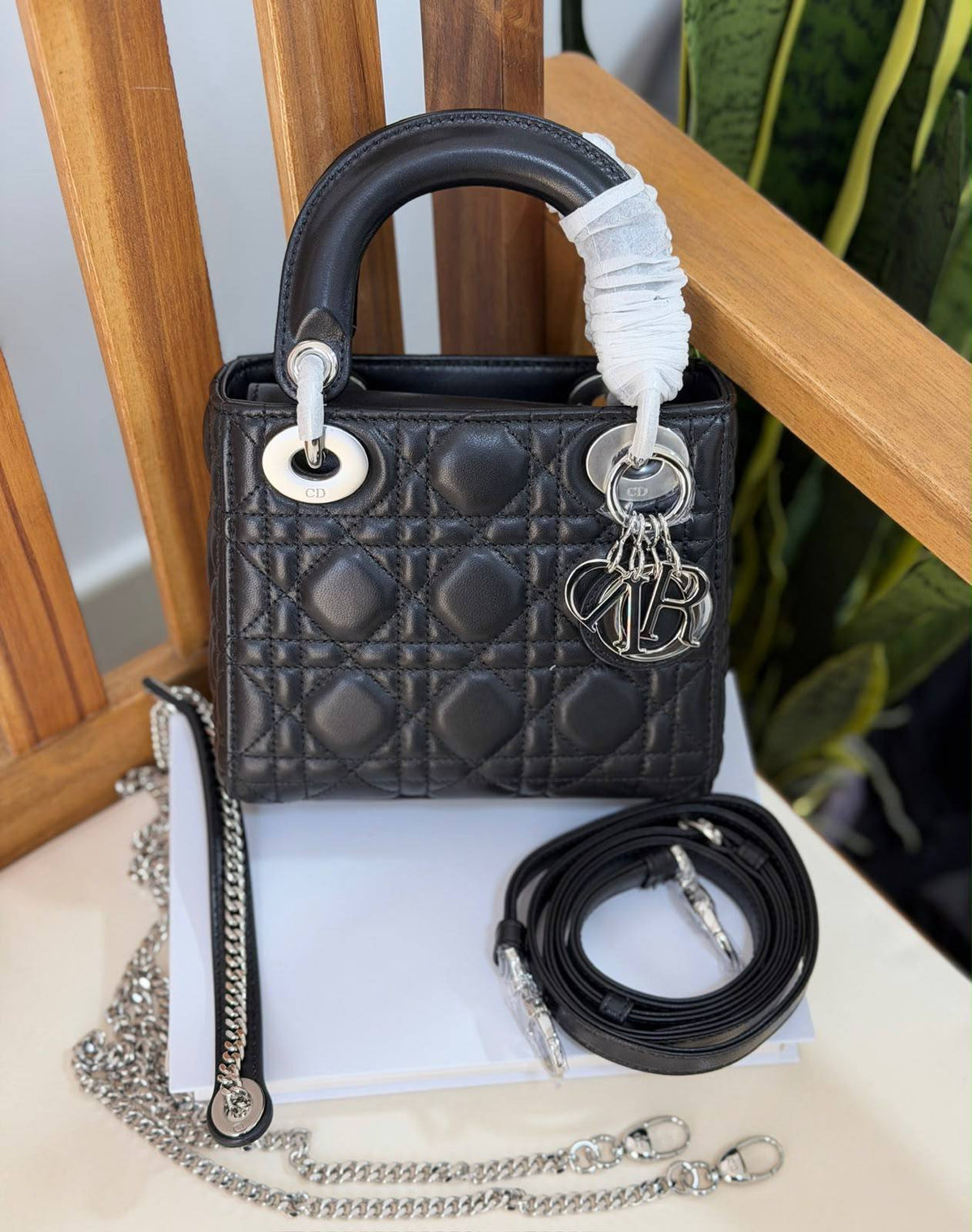 DIOR 💫
Super Master Quality ⚡️
Original Packing 🎁
17cm

For Price 👇 WhatsApp✅
0568585901 
0507557372
0552275751 Owner Zain 👌

Zain321
♥️♥️♥️