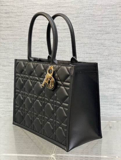 DIOR 
GOOD QUALITY
  MEDUIM SIZE 
90 dhs✅
36CM

Zain39
♥️♥️♥️