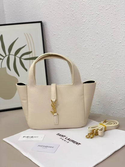YSL
High quality
With box 
120 dhs💛

Zain136
♥️♥️♥️