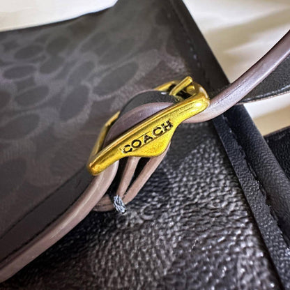 COACH 
HIGH QUALITY 
120 dhs🇦🇪🇦🇪
Size:50cm

Zain295
♥️♥️♥️