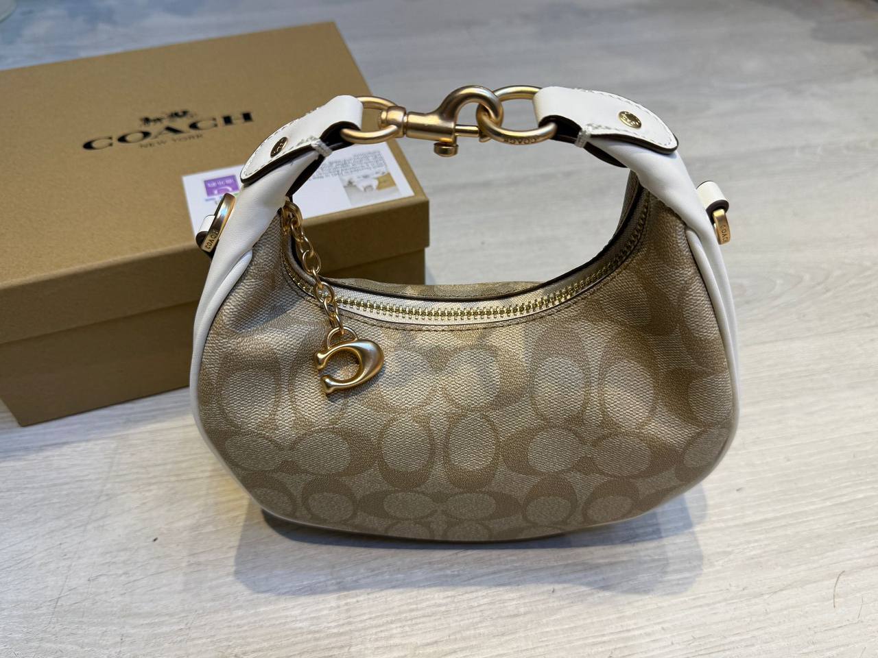 Coach Jonie bag 

20cm
95 dhs💓 

with BOX
🎁🎁🎁

Zain44
♥️♥️♥️