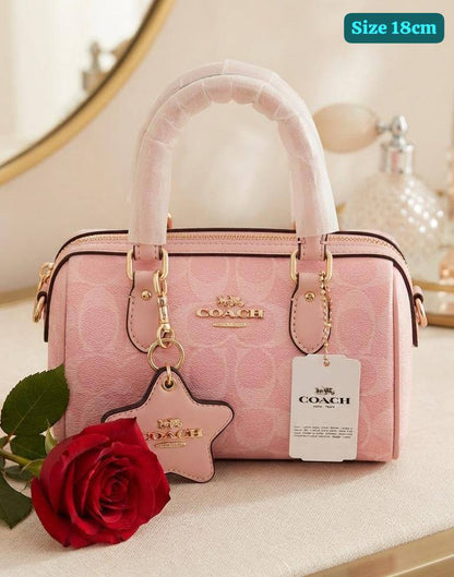 Coach 

Good quality 

with box 
105 dhs🇦🇪🇦🇪

Zain186
♥️♥️♥️