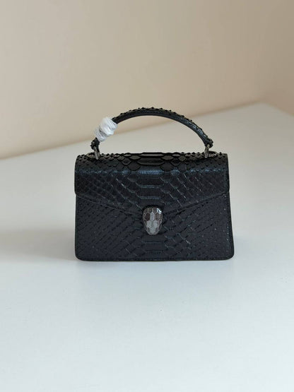 New Bvlgari
Master
420 dhs✅

Zain137
♥️♥️♥️