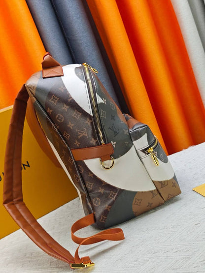 LOUIS VUITTON 

BACKPACK 

COPY ONE 

NEW CAME 

 210DHS🇦🇪🇦🇪

Zain295
♥️♥️♥️