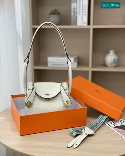 Hermes

Best quality

With box’s
🎁🎁🎁

110 dhs🌺
size 20cm

Zain158
♥️♥️♥️