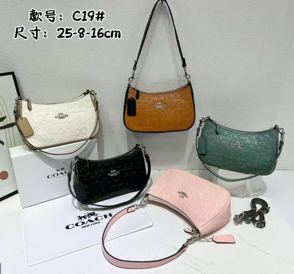 Coach
25cmx16cmx8cm
95 dhs✅

with box
🎁🎁🎁

Zain72
♥️♥️♥️