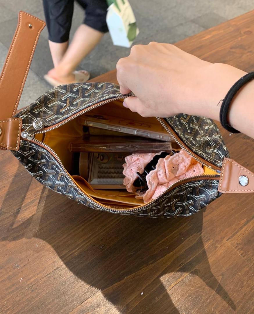 Goyard
75 dhs💓
high quality 
With box 
  24cm

Zain26
♥️♥️♥️