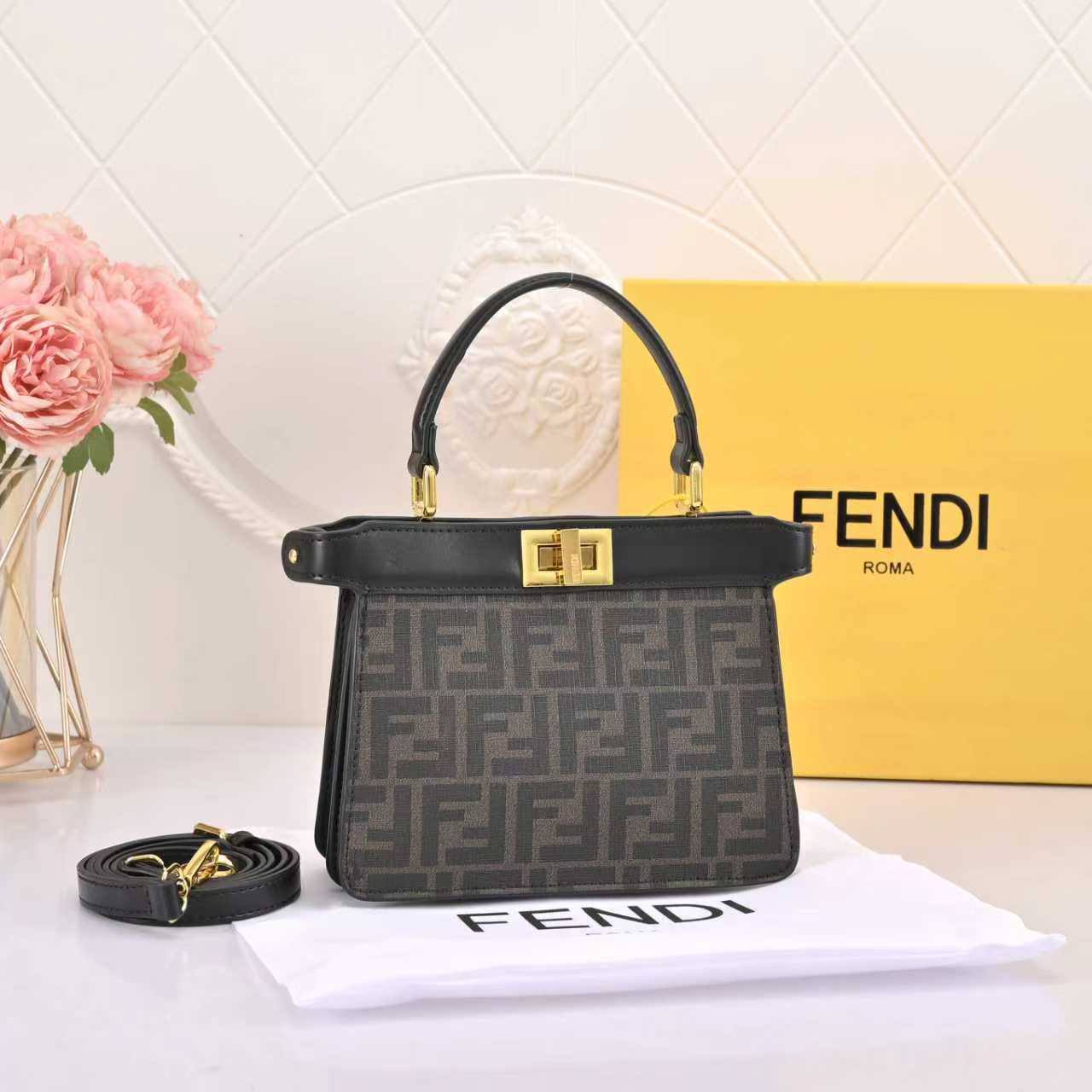 Fendi

100Dhs🇦🇪🇦🇪

Withbox

Zain26
♥️♥️♥️