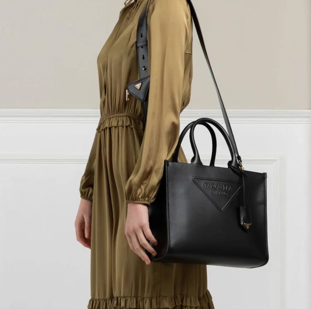 PRADA
  GOOD QUALITY
100 dhs💓

Zain295
♥️♥️♥️