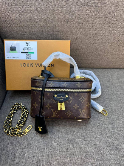 LV
95 dhs✅
with box
size 19cm

Zain26
♥️♥️♥️