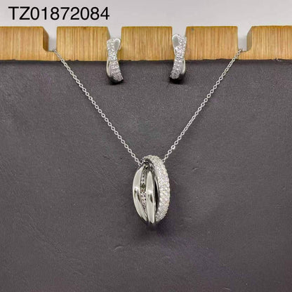SET
Necklace 🔥
Earring 🐦‍🔥
good quality 💯
With brand boxes 🗃️ 
Paper bag 🛍️
40 dhs✅

Zain216
♥️♥️♥️
